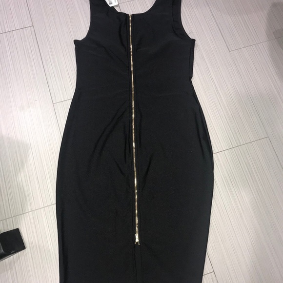 Little black dress with gold zipper - Picture 2 of 5